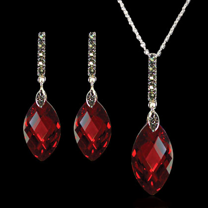 GARNET NECKLACE AND EARRINGS SET